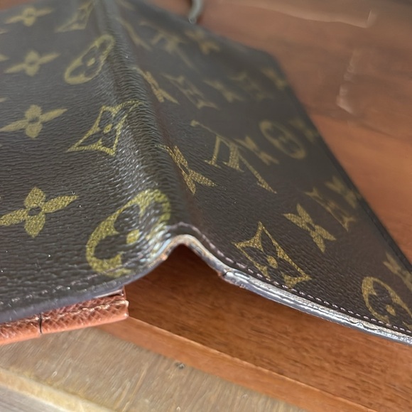 Louis Vuitton Long Bifold Checkbook Wallet - Picture 8 of 12